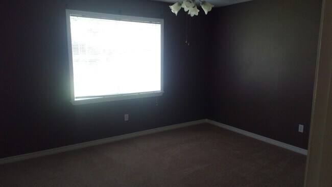 Building Photo - 105 Azalea Ave