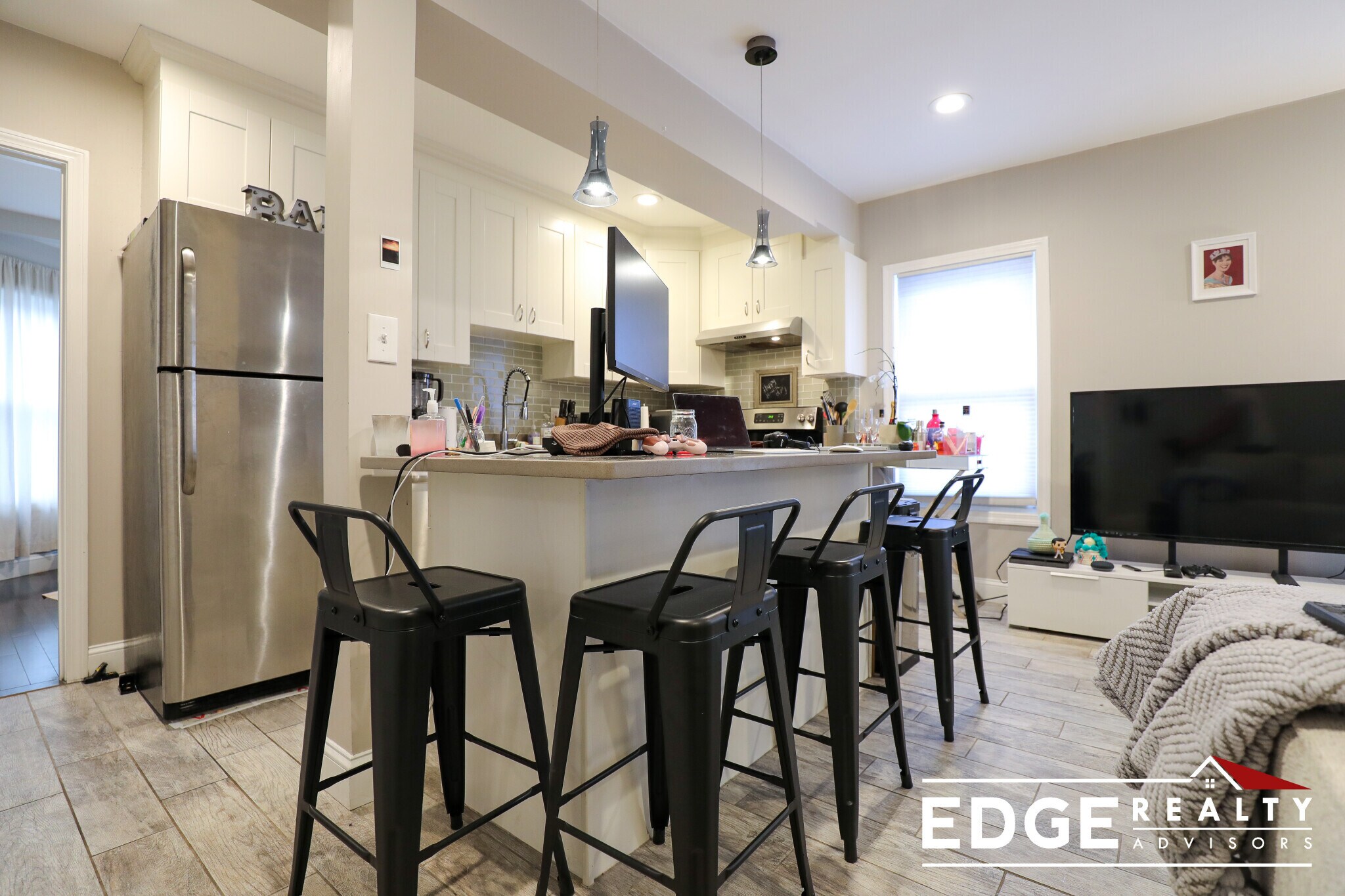 Building Photo - 3 Linden St