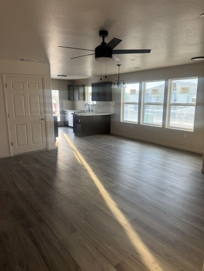 Building Photo - 2377 Oakmont Cir
