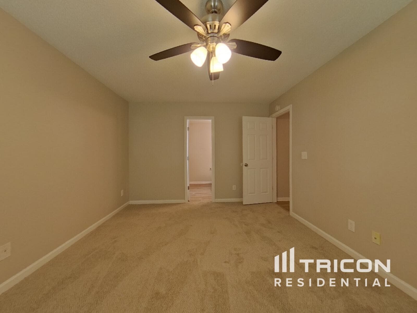 Building Photo - 2872 Knoll View Pl