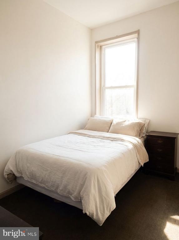 Building Photo - 1621 W Diamond St