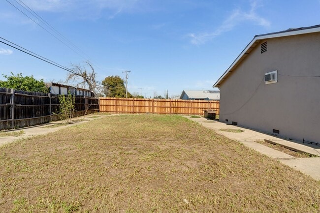 Building Photo - 7726 Laurie Way