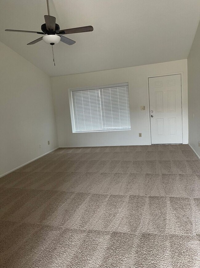 Building Photo - Higley & University single level house