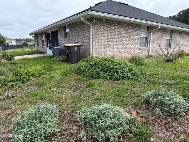 Building Photo - 5925 Round Table Rd