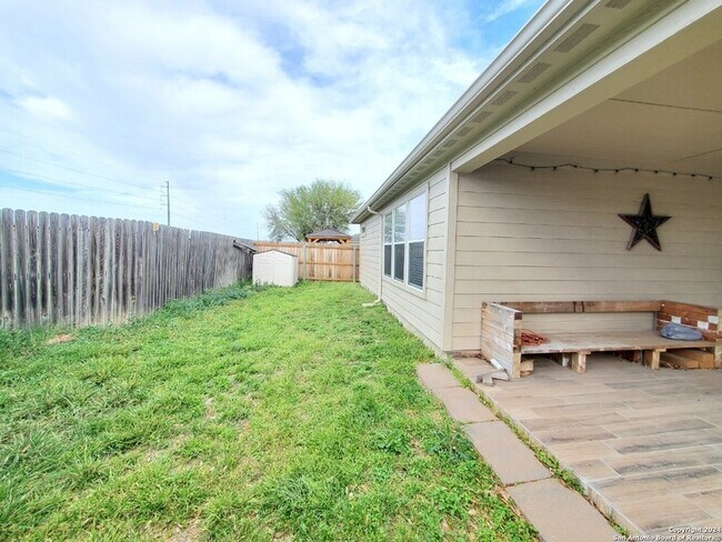 Building Photo - 555 Planters Pass