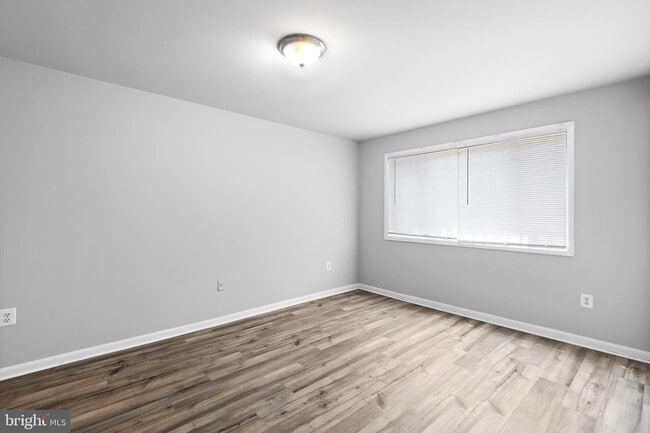 Building Photo - 225 43rd Rd NE