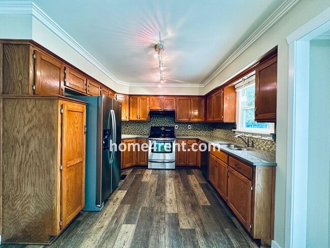 Building Photo - Wonderful Three Bedroom Olathe Home in a Q...