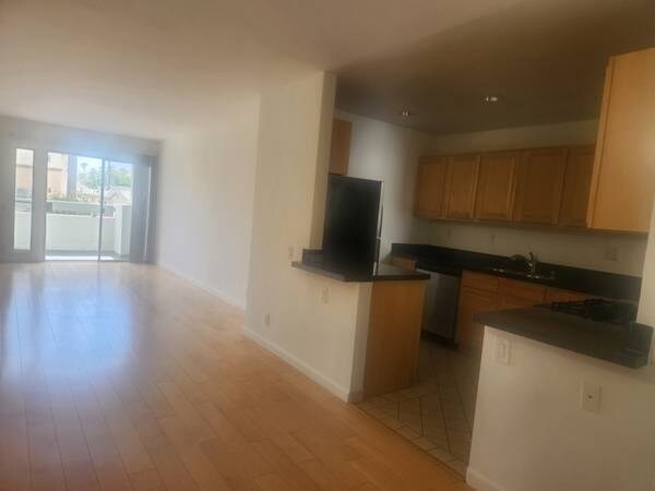 Building Photo - 1033 3rd St