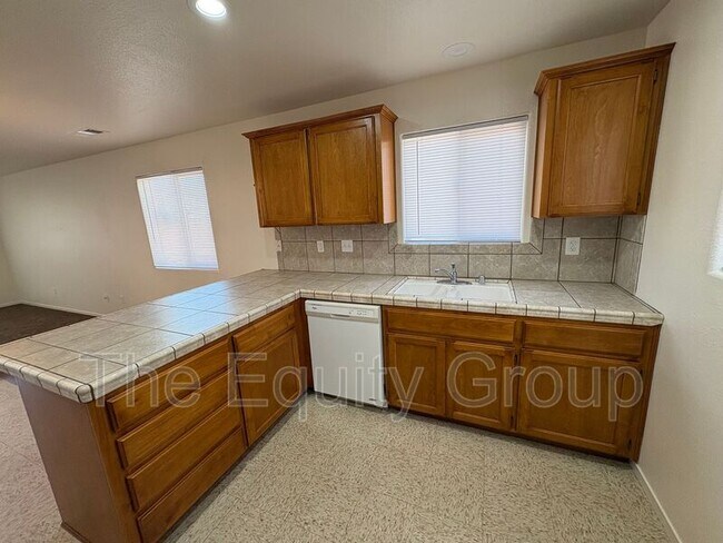 Building Photo - 2106 W Lark Ave