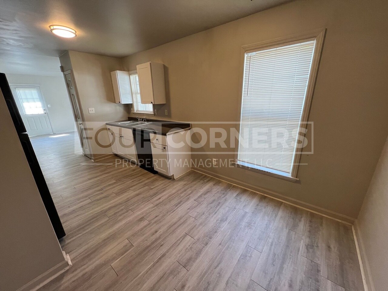 Building Photo - Room in Duplex on Beck St