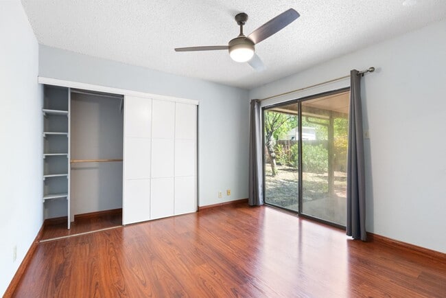 Building Photo - 9929 Village Briar