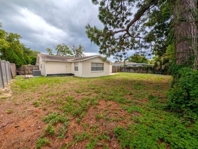 Building Photo - 6617 Lenoir Dr