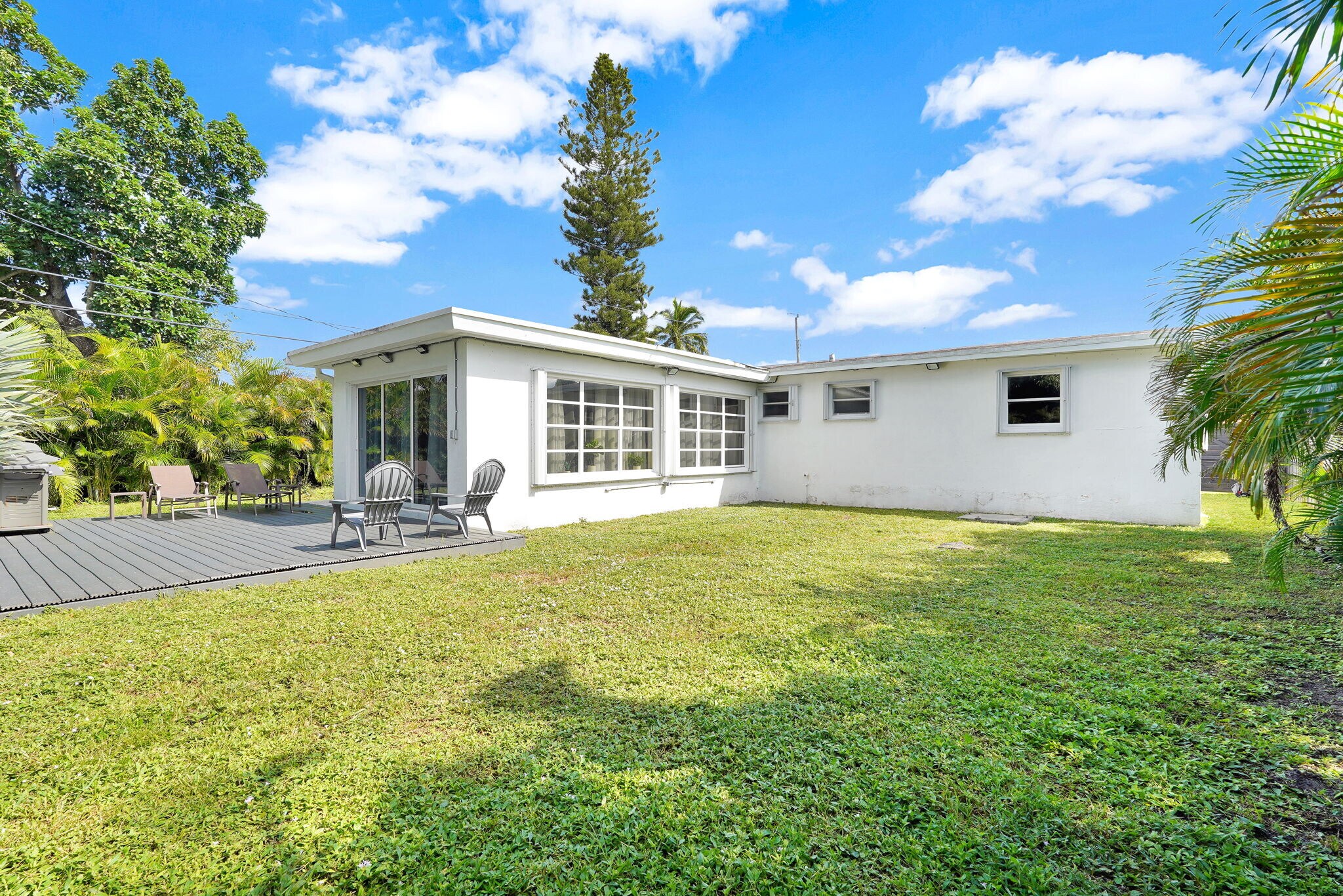 Building Photo - 1420 S 24th Ter