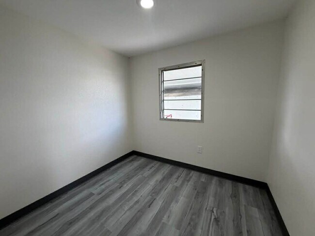 Building Photo - North Fort Myers Unit
