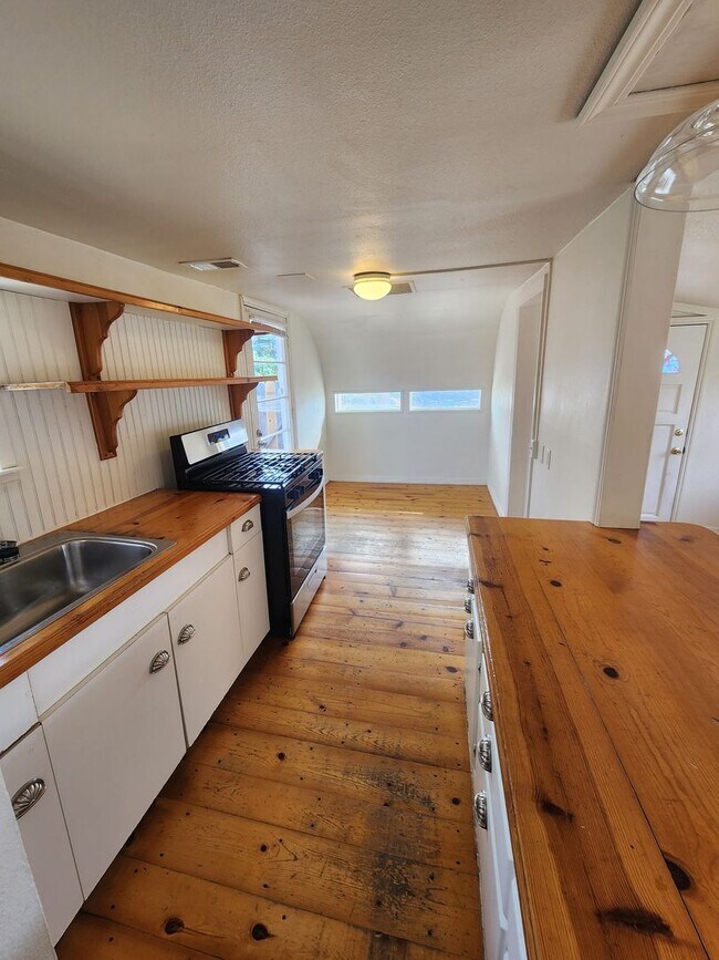 Building Photo - n17290