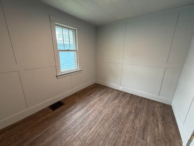 Building Photo - 426 Maple-W