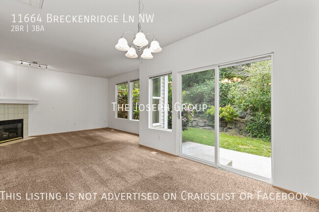Building Photo - Centrally located 2 bed/2.5 bath in Silver...