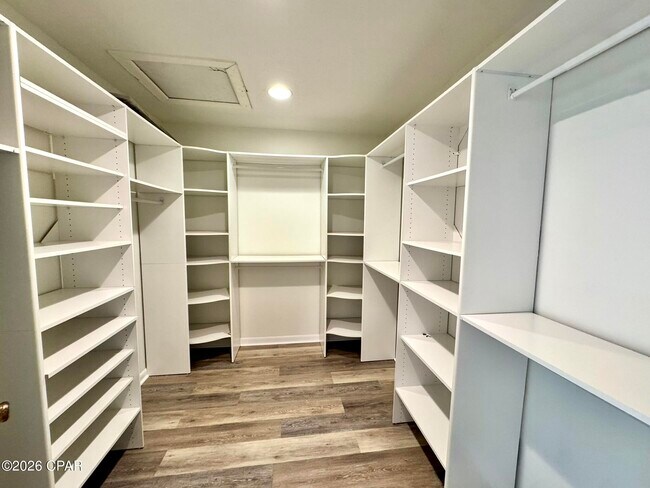 Building Photo - 300 Cherry St