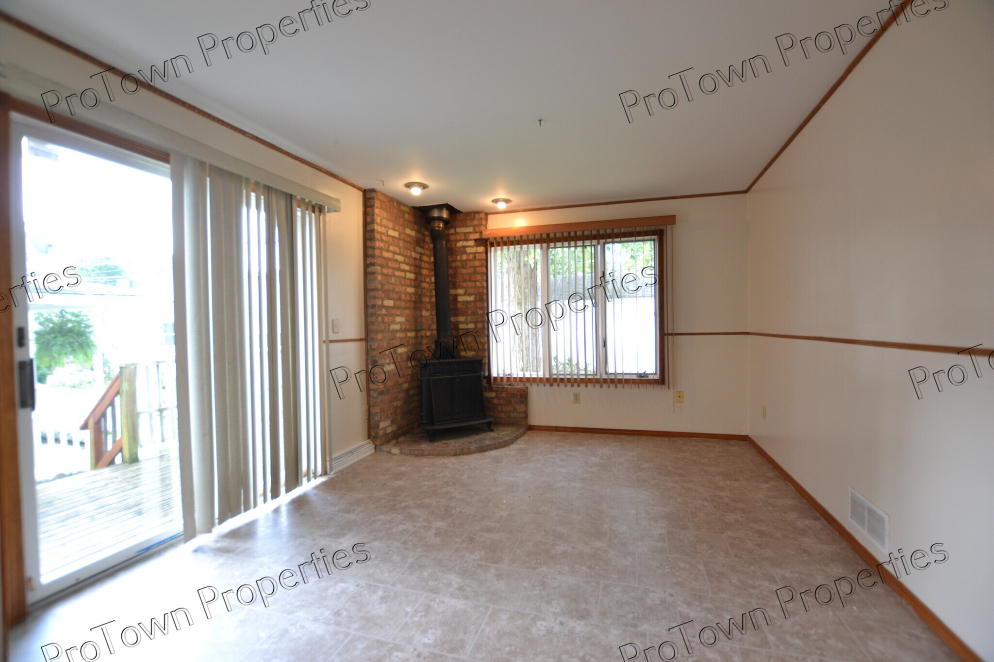 Building Photo - 719 Cowles Ave