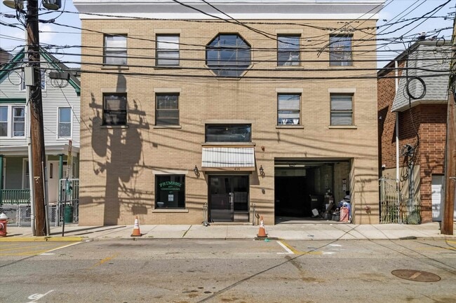 Building Photo - 416 68th St