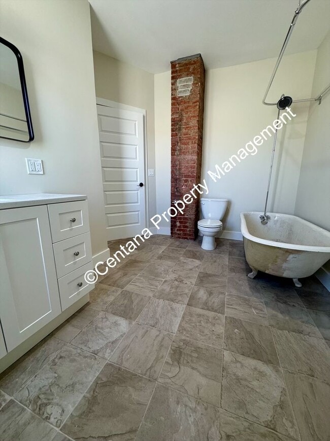 Building Photo - 614 N Alaska St