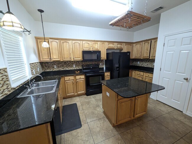 Building Photo - 1537 Bentley Cir