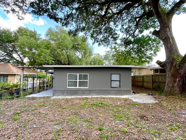 Building Photo - 2211 W Woodlawn Ave