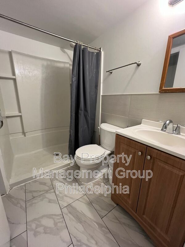 Building Photo - 1610 W Diamond St