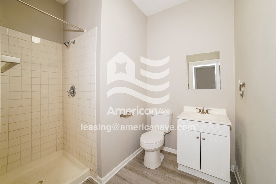 Building Photo - 1319 N Broadway St