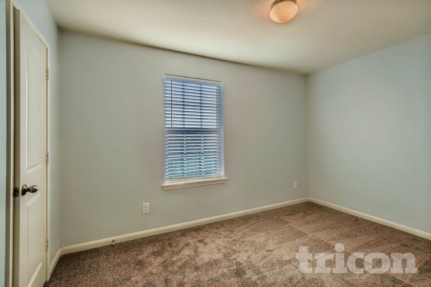 Building Photo - 6115 Southern Vis