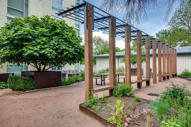 Building Photo - 1600 Barton Springs Rd