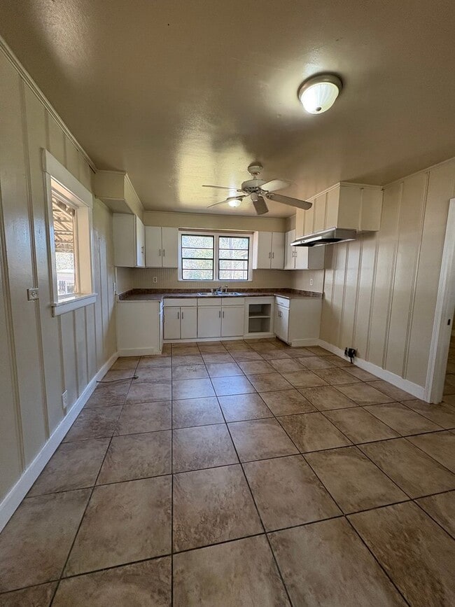 Building Photo - Amazing 4 bedroom/ 2bath house on beautiful lot!