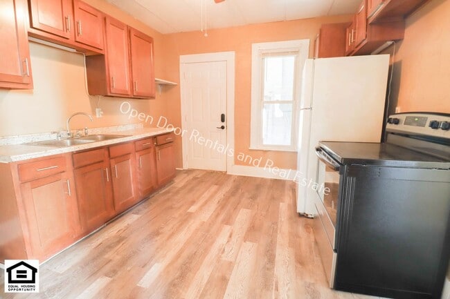 Building Photo - 304/306 S Guilford St