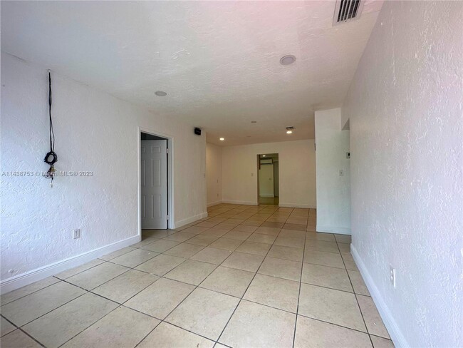 Building Photo - 2425 Dewey St