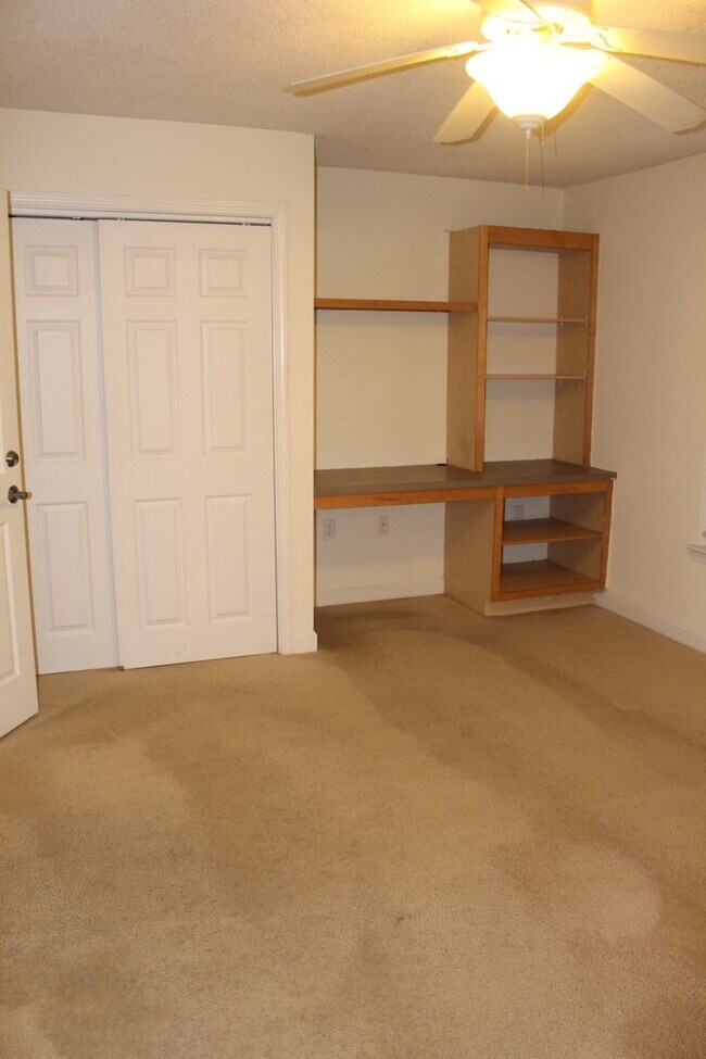 Building Photo - 611 Harts Cove Way