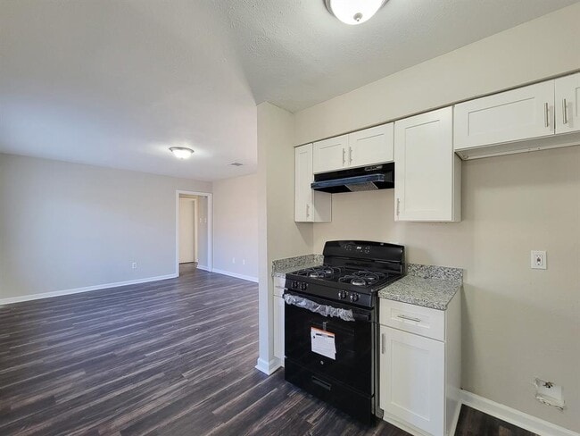 Building Photo - 4119 Holloway Dr