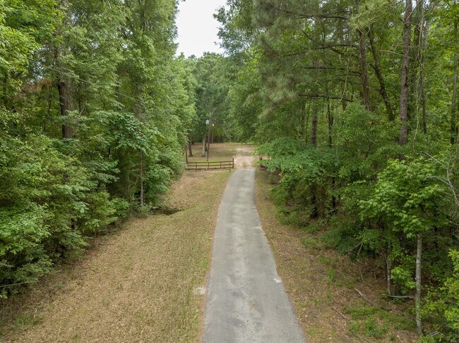 Building Photo - 14701 Cedar Ln Loop
