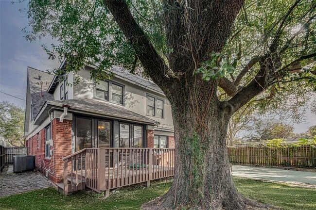 Building Photo - 2410 Cleburne St