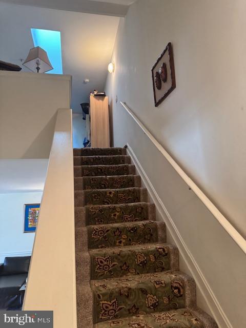 Building Photo - 6520 Lake Park Dr