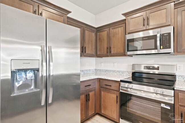 Building Photo - 5530 Lexlee Blvd