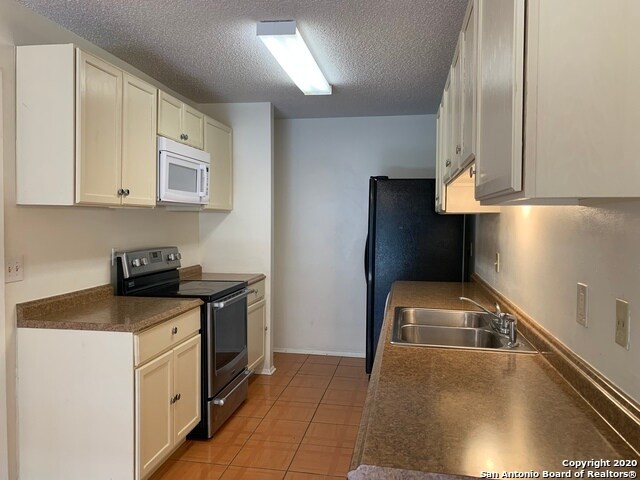 Building Photo - 9611 Mystic Bend St