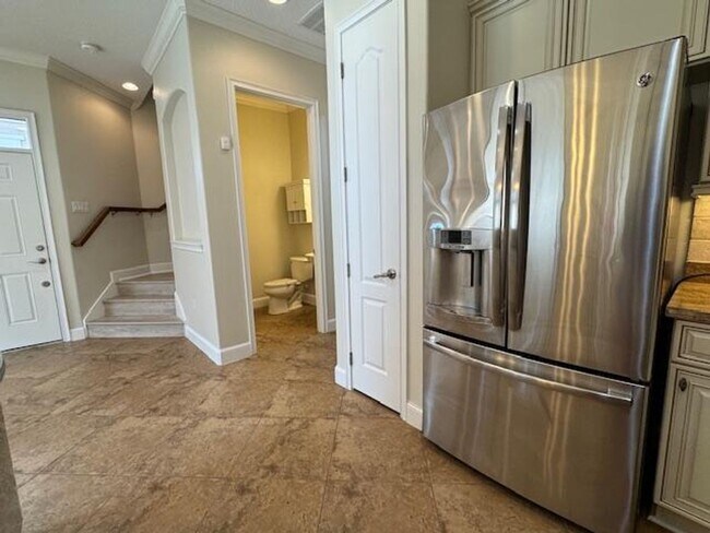 Building Photo - Newly renovated 4 Bedroom 3 1/2 Bathroom T...