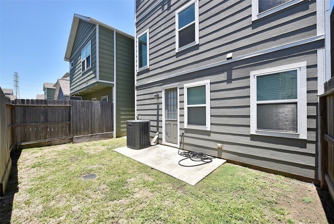 Building Photo - 5502 Camaguey St