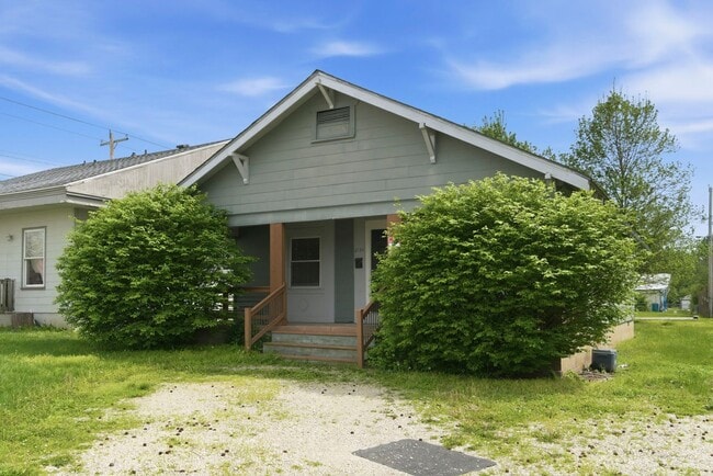 Building Photo - 3 Bedroom | 2 Bathroom | Springfield MO