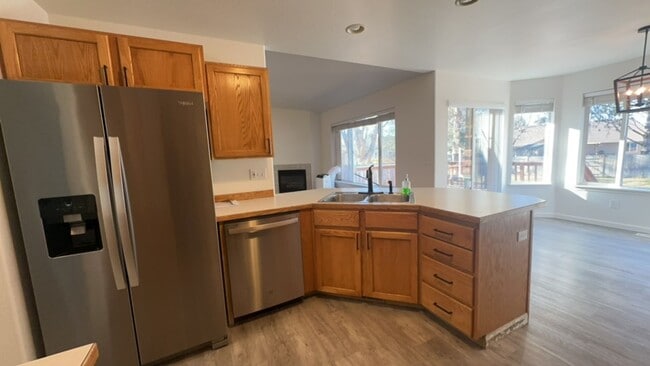 Building Photo - Charming 3 Bedroom / 2 Bathroom Home in NW Redmond