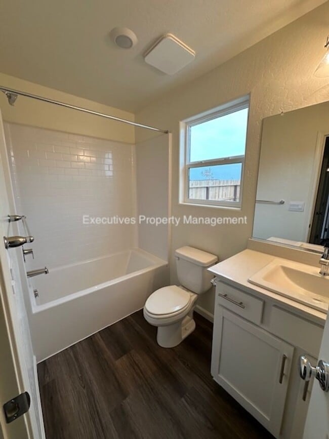 Building Photo - 11 River Oak Ct