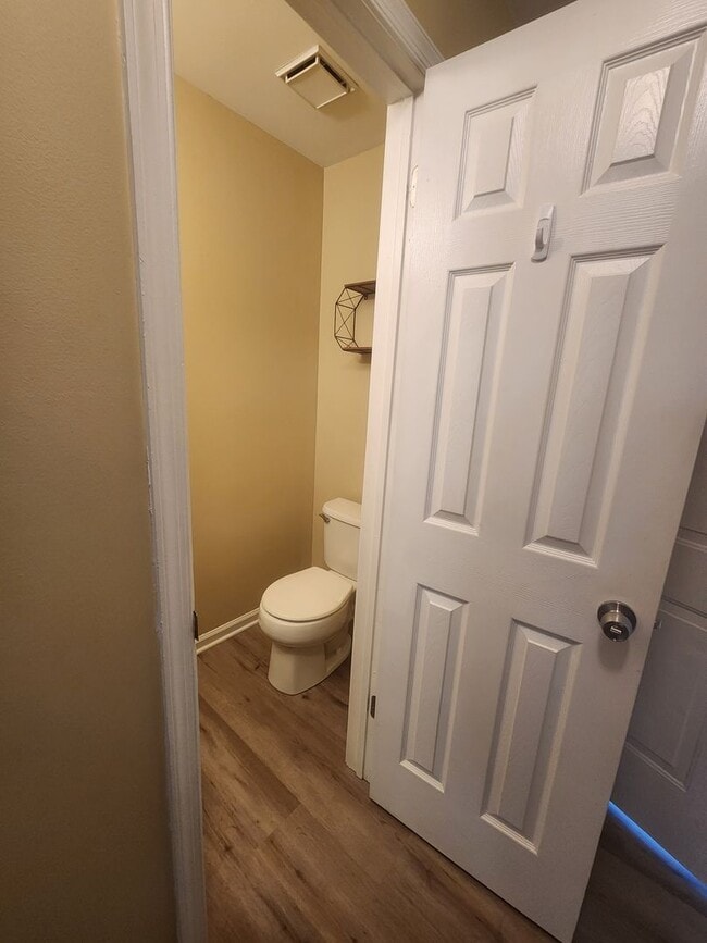 Building Photo - Patriot's Ridge 2 Bd / 1.5 Bth Condo in Ce...
