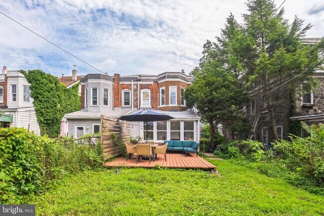 Building Photo - 117 Rochelle Ave