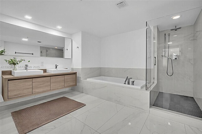 Building Photo - 400 Sunny Isles Blvd