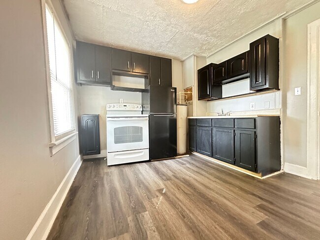 Primary Photo - 706 Jackson St